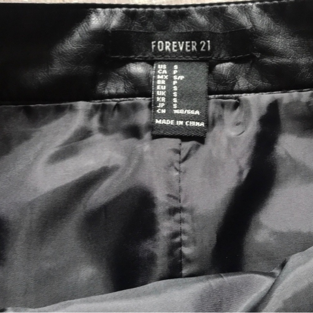 Forever 21 Skirt (M) - Picture 3 of 7